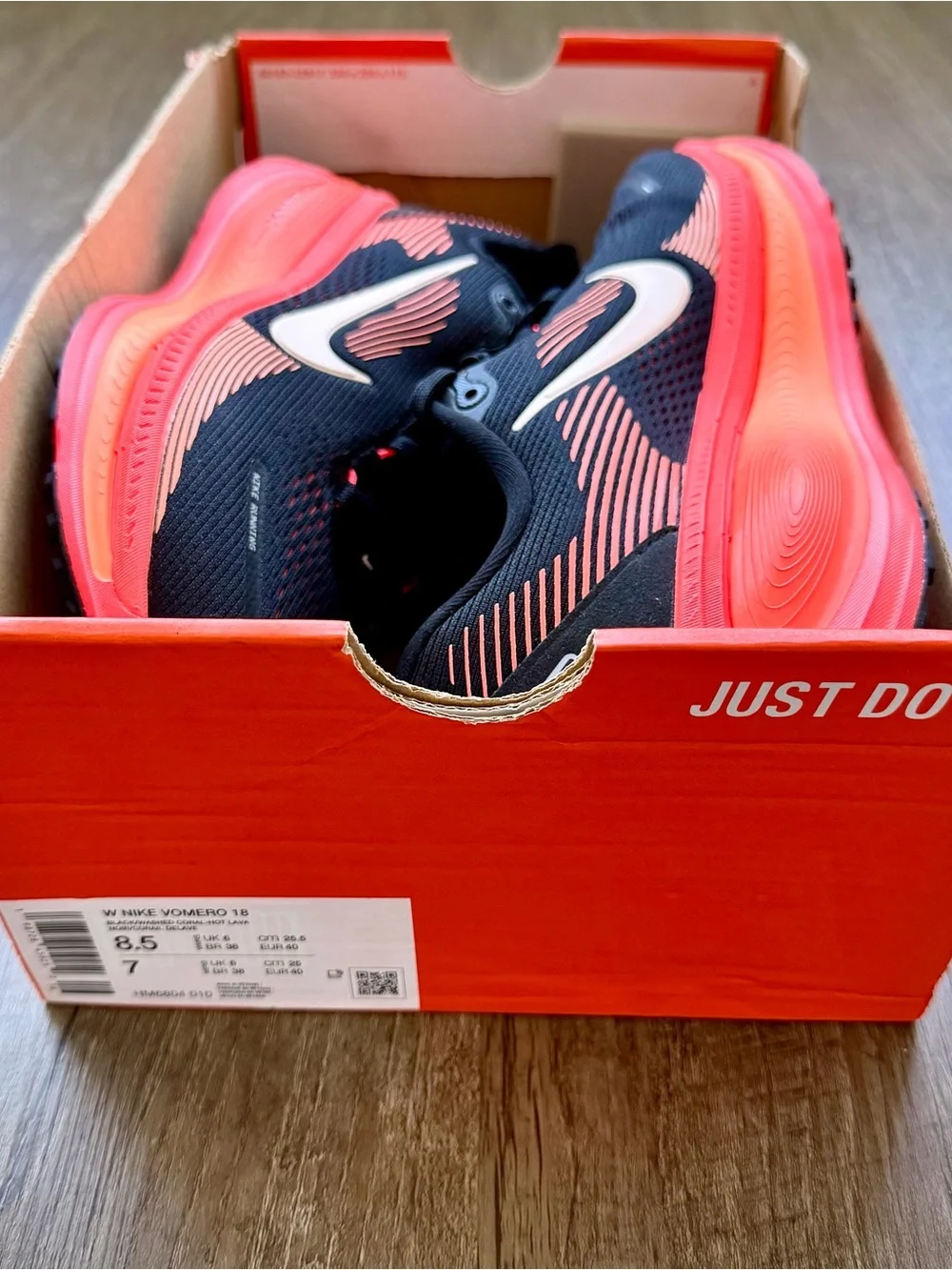 NEW Nike Vomero 18 Black Washed Coral Hot Lava HM6804-010 Women’s Size 8.5